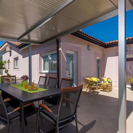 Modern With Private Pool Villa *