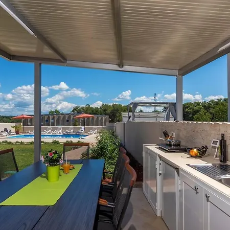 Modern With Private Pool *